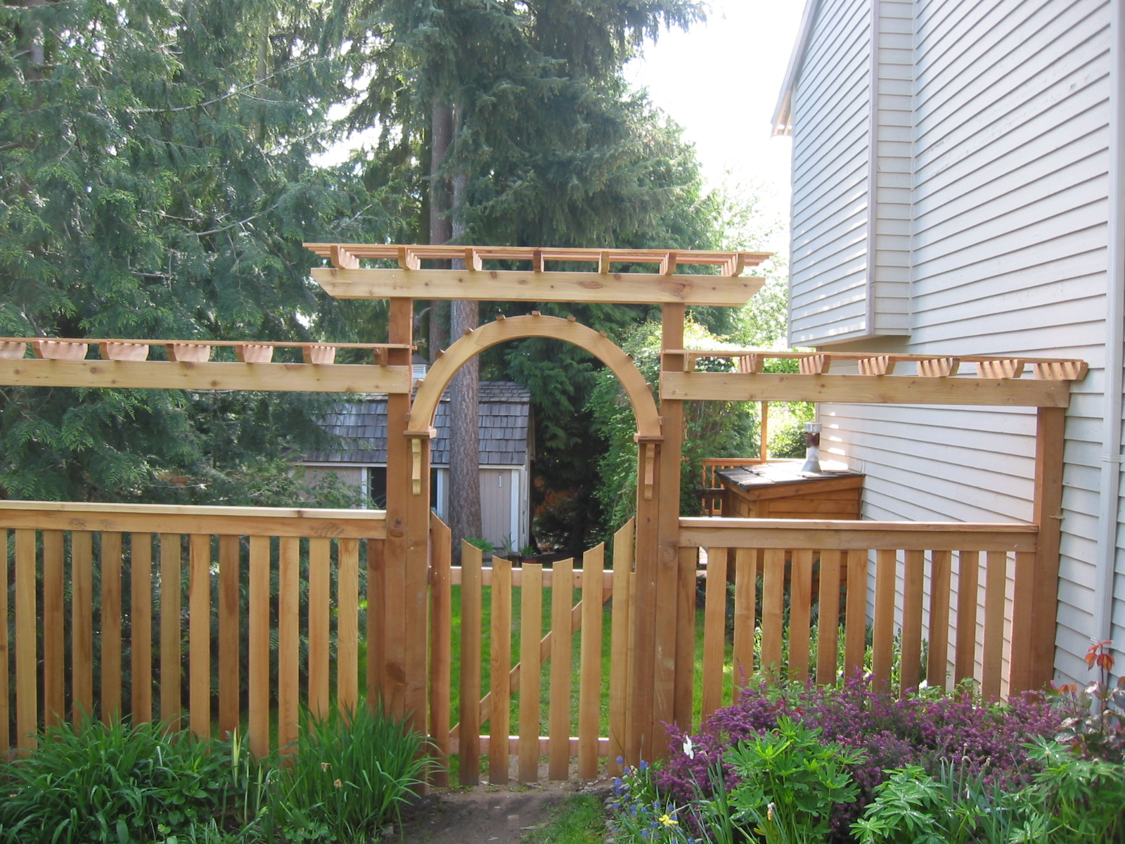 Town and Country Fence Installation and Repairs in Seattle